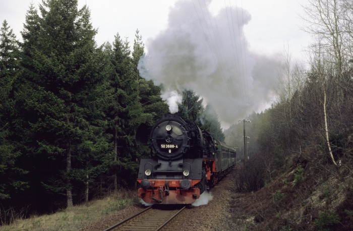 50&nbsp;3688 mit N&nbsp;14787 hinter Möhrenbach im Wald, 24.03.1995