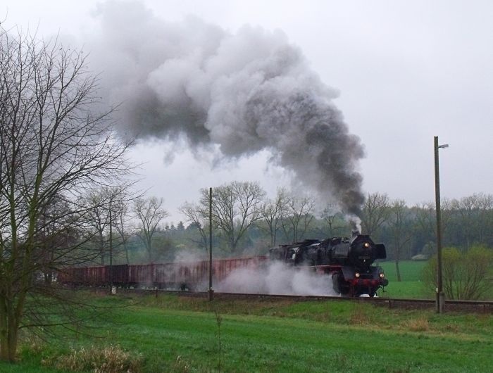 50&nbsp;0072 mit Güterzug DGz&nbsp;91675 nach Eisenach, Ausfahrt Oberrohn, um 9:50h am 10.04.2014