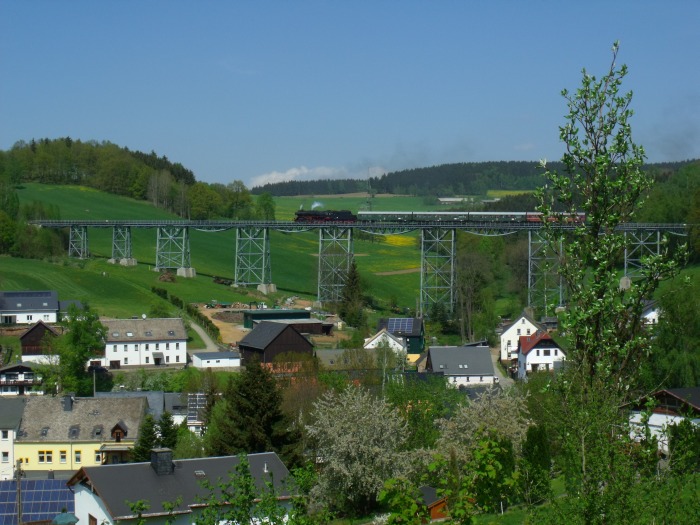 50&nbsp;3648 mit EAB-Zug Nr.62282 (Schwarzenberg->Annaberg nachmittags) auf dem berühmten Markersbacher Viadukt, um 14:39h am 29.04.2018