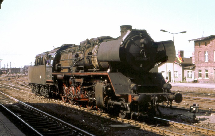 50&nbsp;0056 beim Umsetzen im Bahnhof Angermünde, am 06.06.1979