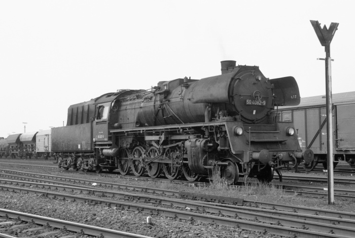 50&nbsp;4082, Stammlokomotive aus Hagenow für die Güterzüge nach Büchen, im Juli 1974