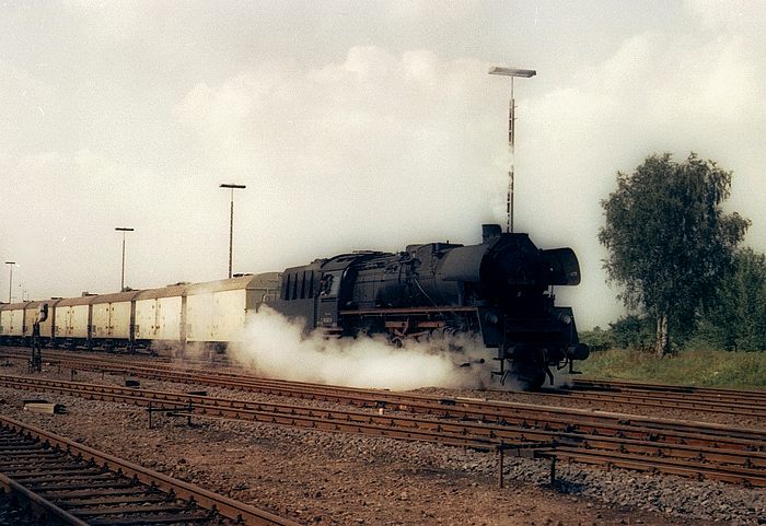 50&nbsp;4082 Kühlwagen-Güterzug Ausfahrt Büchen, August 1974