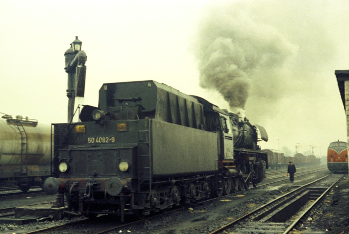 50&nbsp;4082 am Wasserkran in Büchen, 05.04.1975