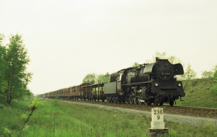 50&nbsp;4082 Güterzug Richtung Schwanheide hinter Büchen, 17.05.1975