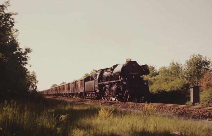 50&nbsp;4082 Güterzug Richtung Schwanheide hinter Büchen, 07.06.1975