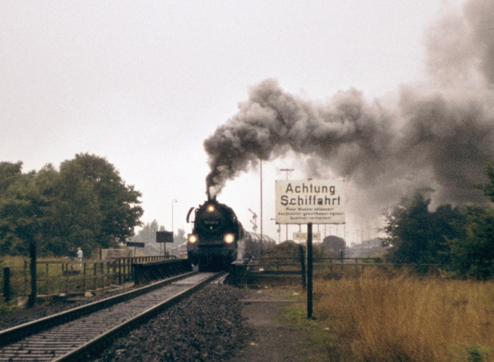 50&nbsp;4082 Ausfahrt Büchen, hinter der Kanalbrücke, 16.08.1975