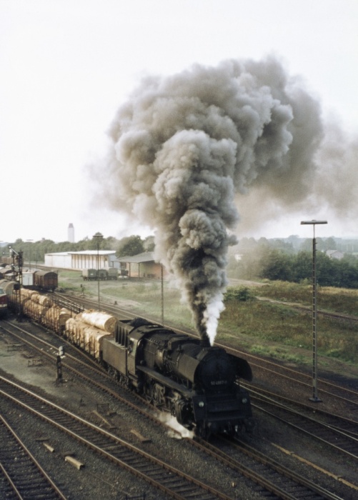 50&nbsp;4067 Anfahrt mit Güterzug in Büchen, 20.09.1975