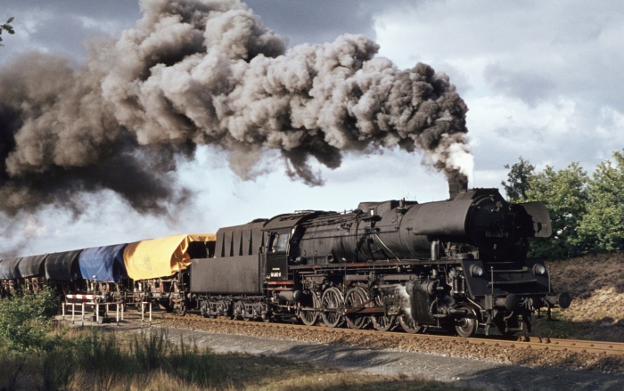 50&nbsp;4082 Güterzug Richtung Hagenow/L. hinter Büchen, 11.10.1975