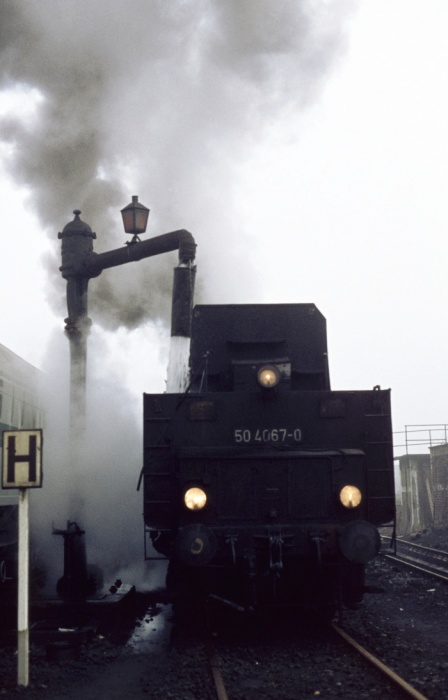 50&nbsp;4067 am Wasserkran in Büchen, am 15.11.1975