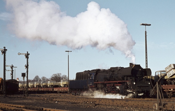 50&nbsp;4062 beim Umsetzten in Büchen, am 17.01.1976