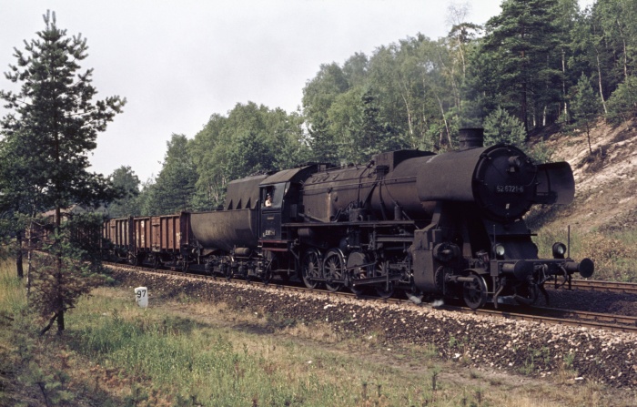 52&nbsp;6721 mit Gz aufwärts vor Dresden-Klotzsche, 16.07.1976