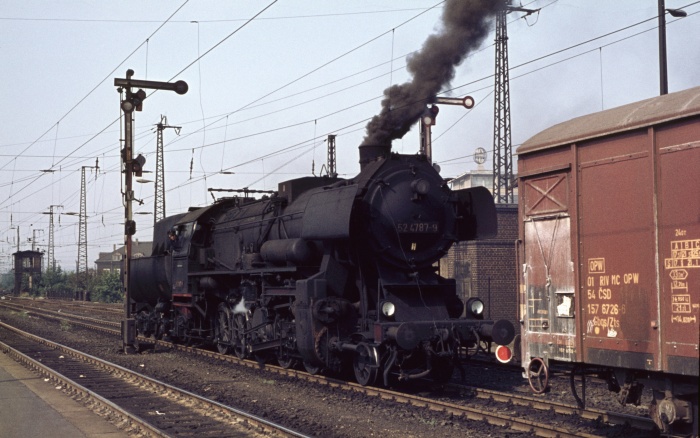 52&nbsp;4787 als Schublok in Dresden-Neustadt, 17.07.1976