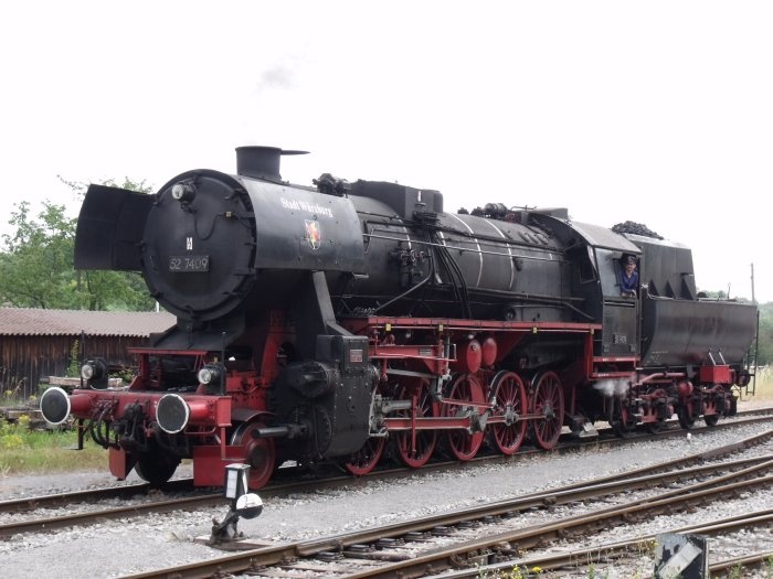 52&nbsp;7409 fotografiert im Bahnhof Weissach, um 10:24h am 03.07.2011