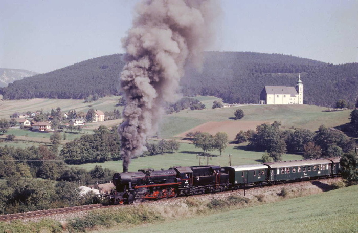 52&nbsp;7594 mit Sonderzug bei Unterhöflein auf der Strecke nach Puchberg, am 20.09.1986