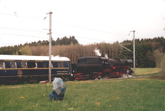 52&nbsp;7596 auf der Mittelthurgaubahn in der Schweiz mit Orient-Express, 28.03.1998