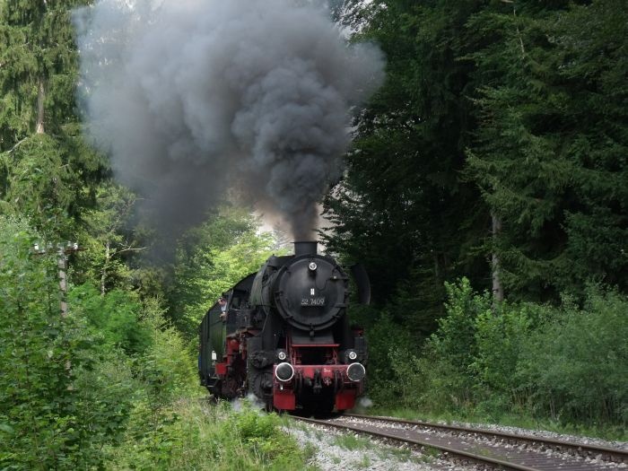 52&nbsp;7409 mit Zug Schorndorf >Welzheim im Wald hinter Laufenmühle, etwa bei km&nbsp;17,6 fotografiert, um 10:52h am 10.07.2011