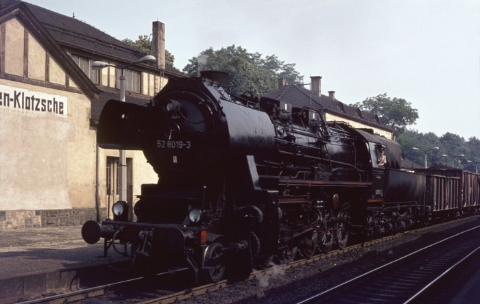52&nbsp;8019 mit Gz ->Dresden durchfährt Bf Klotzsche, 17.07.1976