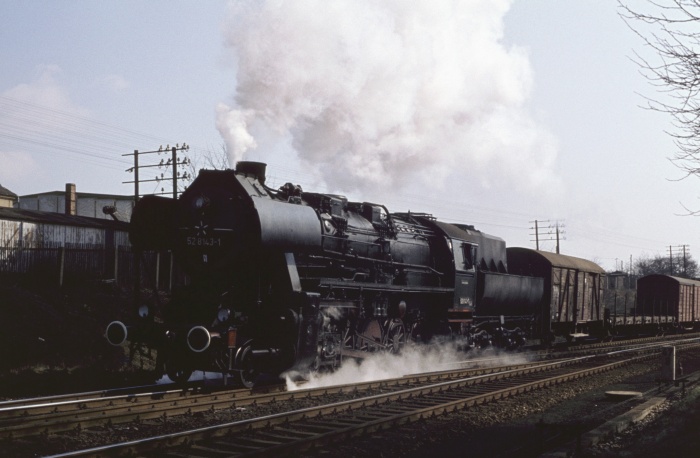 52&nbsp;8143 mit Gz ->Dresden hinter Bautzen, 14.03.1977