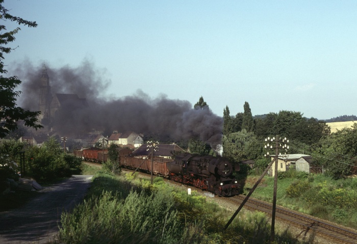 52&nbsp;8124 mit Ng hinter Ausfahrt Kamenz (mit Kirche), 26.08.1980