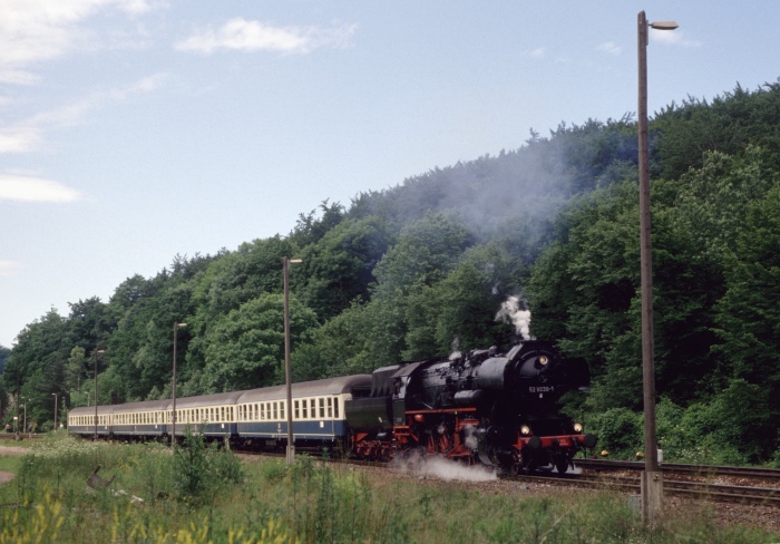 52&nbsp;8039 mitSonder-Leerzug Ausfahrt Förtha, am 28.06.1997