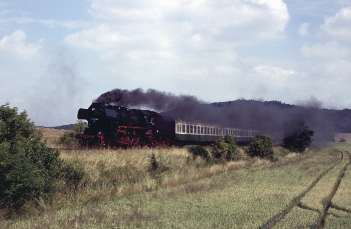 52&nbsp;8154 mit RB&nbsp;37574 zwischen Langenstein und Börnecke, 17.07.1999