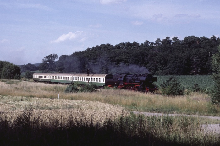 52&nbsp;8154 mit RB&nbsp;37584 in Börnecke, am 18.07.1999