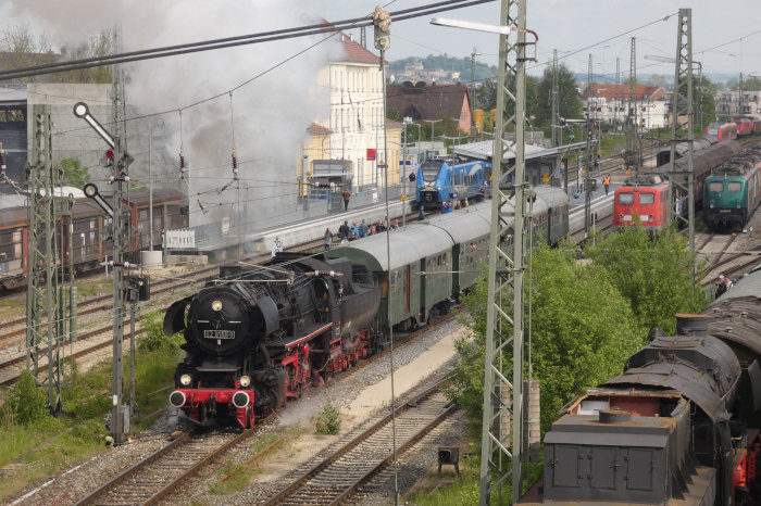 52&nbsp;8168 mit BEM-Pendelzug nach Donauwörth Ausfahrt Nördlingen, um 9:41h am 20.05.2023