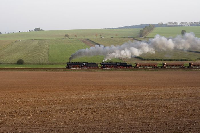 44&nbsp;1486 + 52&nbsp;8079 vor schwerem Kieszug bei Oberrohn, 11.10.2007