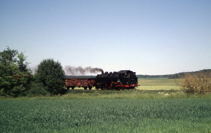 64&nbsp;419&nbsp;Tv mit Sonder-Güterzug nach Crailsheim, hinter Rot am See, um 14:30h am 28.05.2005