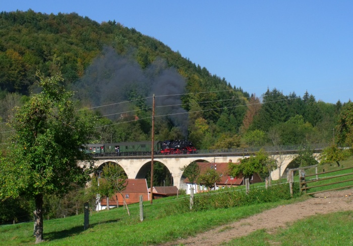 64&nbsp;419 auf dem Strümpfelbachtal- Viadukt bei Steinbach, um 13.38h am 02.10.2011