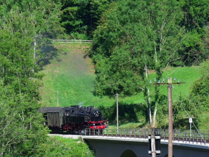 64&nbsp;419 mit Zug Schorndorf&rarr;Welzheim, direkt am Strümpfelbachtal-Viadukt, um 10:16h am 14.08.2016