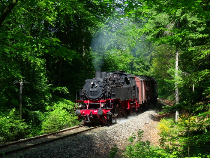 64&nbsp;419 Zug Schorndorf&rarr;Welzheim, hinter Laufenmühle im Wald (bei Km&nbsp;17,7), um 11:27h am 26.05.2019