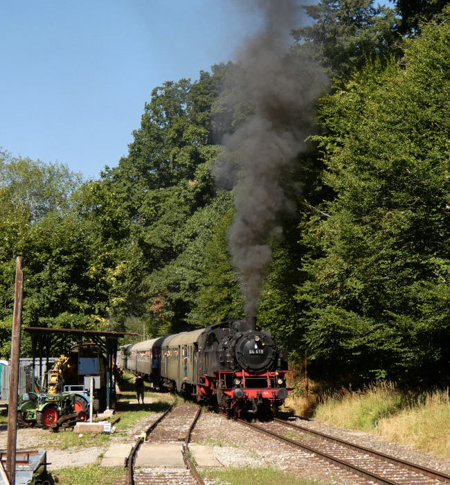 64&nbsp;419 vor Zug Schorndorf&rarr;Welzheim, fotografiert während des kurzen Haltes in Breitenfürst, um 11:30h am 21.08.2022