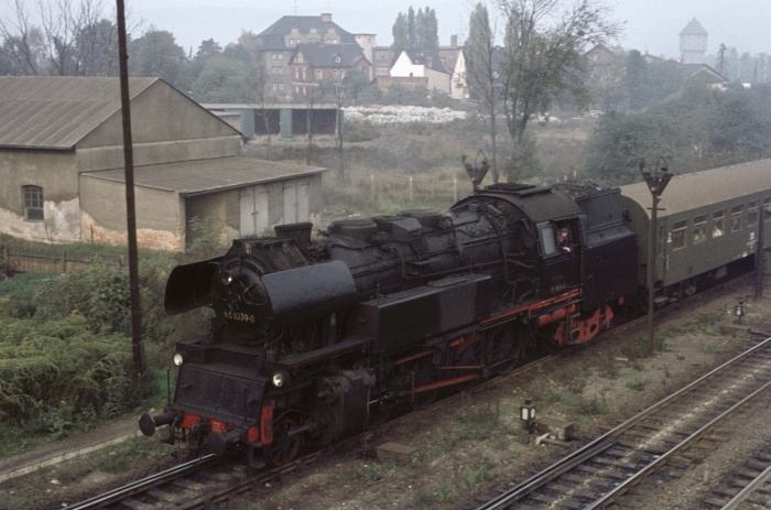 65&nbsp;1039 mit Pz aus Arnstadt Einfahrt Saalfeld, am 12.10.1976