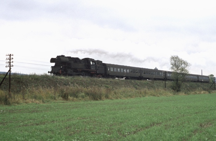 65&nbsp;1046 mit P&nbsp;8042 ->Arnstadt, hinter Saalfeld, am 14.10.1976
