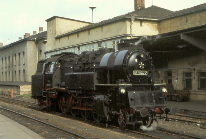 65&nbsp;1024 beim Umsetzen in Gera Hbf, im April 1978