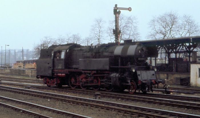 65&nbsp;10?? im Bahnhof Gera Hbf im Oktober 1977