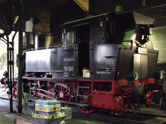 70 083 im Schuppen des Bw Tegernsee, gegen 18:00h am 16.10.2010