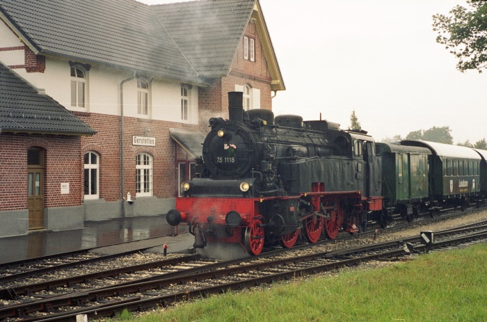 75&nbsp;1118 Ankunft im Bahnhof Gerstetten, am 31.08.2003