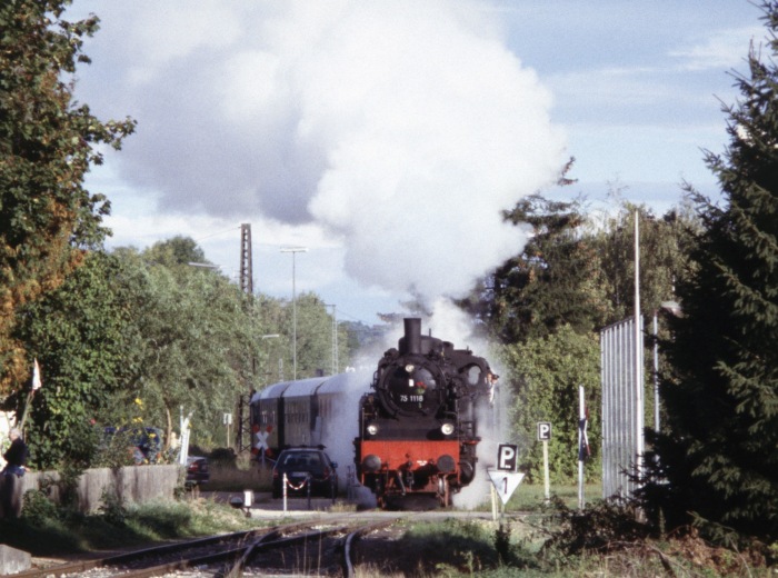 75&nbsp;1118 Vorziehen im Bahnhof Amstetten, am 10.10.2004