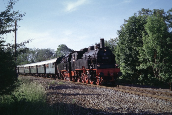 75&nbsp;1118 + 64&nbsp;419&nbsp;Tv vor RB&nbsp;19585 bei Hochhausen, am 26.05.2005