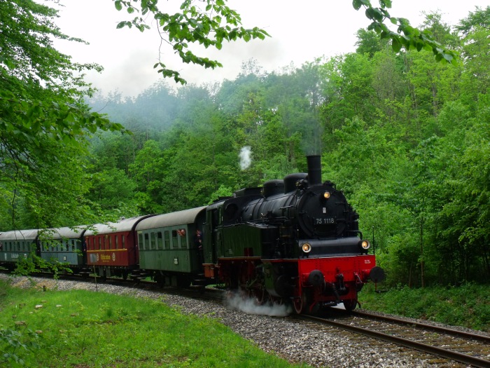75&nbsp;1118 wieder auf dem Weg Richtung Gerstetten weit oben in der Steigung vor Stubersheim im Wald, um 12:50h am 14.05.2015