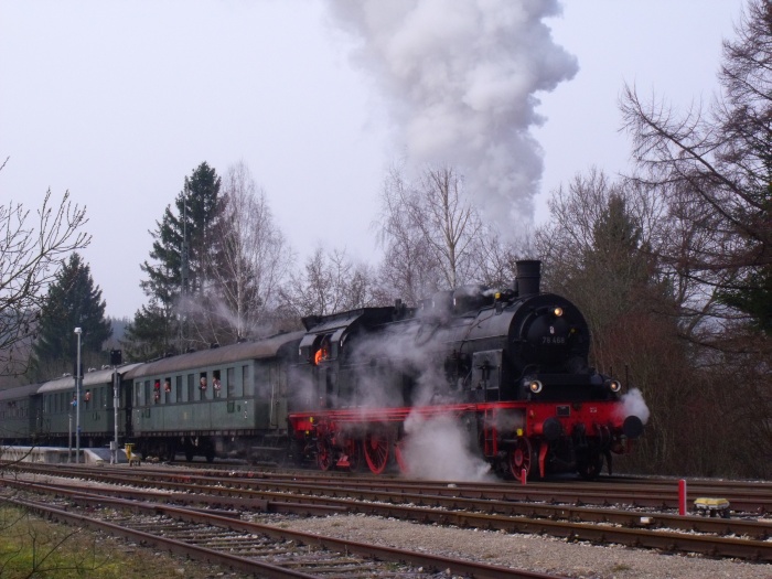 78&nbsp;468 mit Zug Nr.509 (Gammertingen->Sigmaringen), Abfahrt im Bahnhof Hanfertal, um 16:26h am 31.03.2013