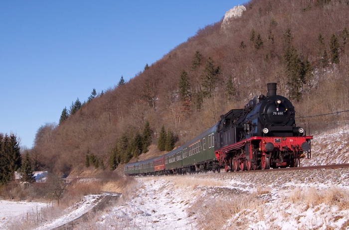 78&nbsp;468 mit dem DPE&nbsp;81960 hinter Albstadt-Ebingen, 03.01.2010