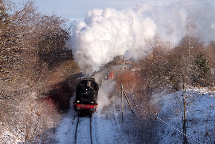 78&nbsp;468 mit Sonderzug DPE 81960 Richtung  Balingen an der Ausfahrt von Bodelshausen, um 9:46h am 03.01.2010
