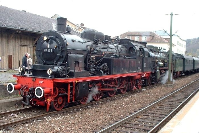 78&nbsp;468 + 38&nbsp;3199 vor Sonderzug