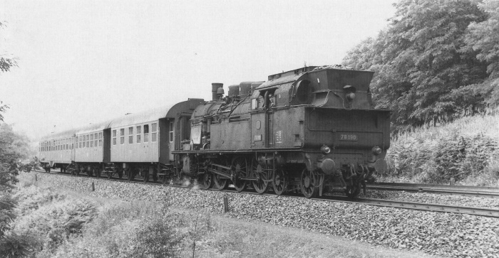 78&nbsp;190 zieht Wendezug Richtung Aumühle östlich von Bergedorf, Juli 1968