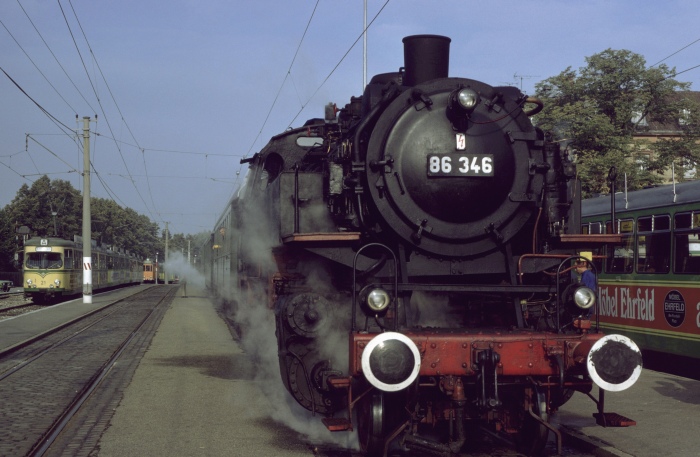 86&nbsp;346 vorm UEF-Sonderzug Richtung Bad Herrenalb in Ettlingen Stadt, um 8:45h am 30.09.1979