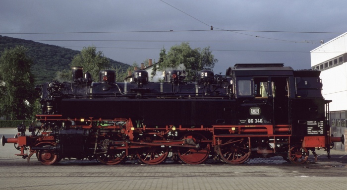 86&nbsp;346 vor der AVG-Werkstatthalle in Ettlingen, 28.05.1981