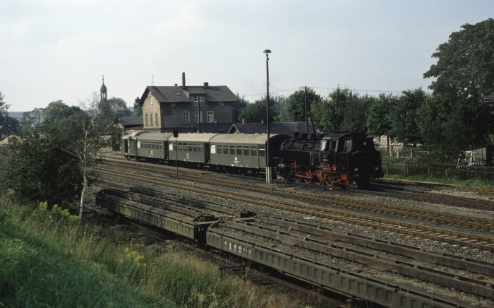 86&nbsp;001&nbsp;Tv vor P&nbsp;19465 in Schlettau, am 29.08.1982